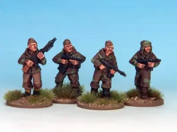Soviet Scouts with German Weapons